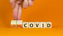 Covid long : un schéma vaccinal complet réduit le risque de moitié (étude)