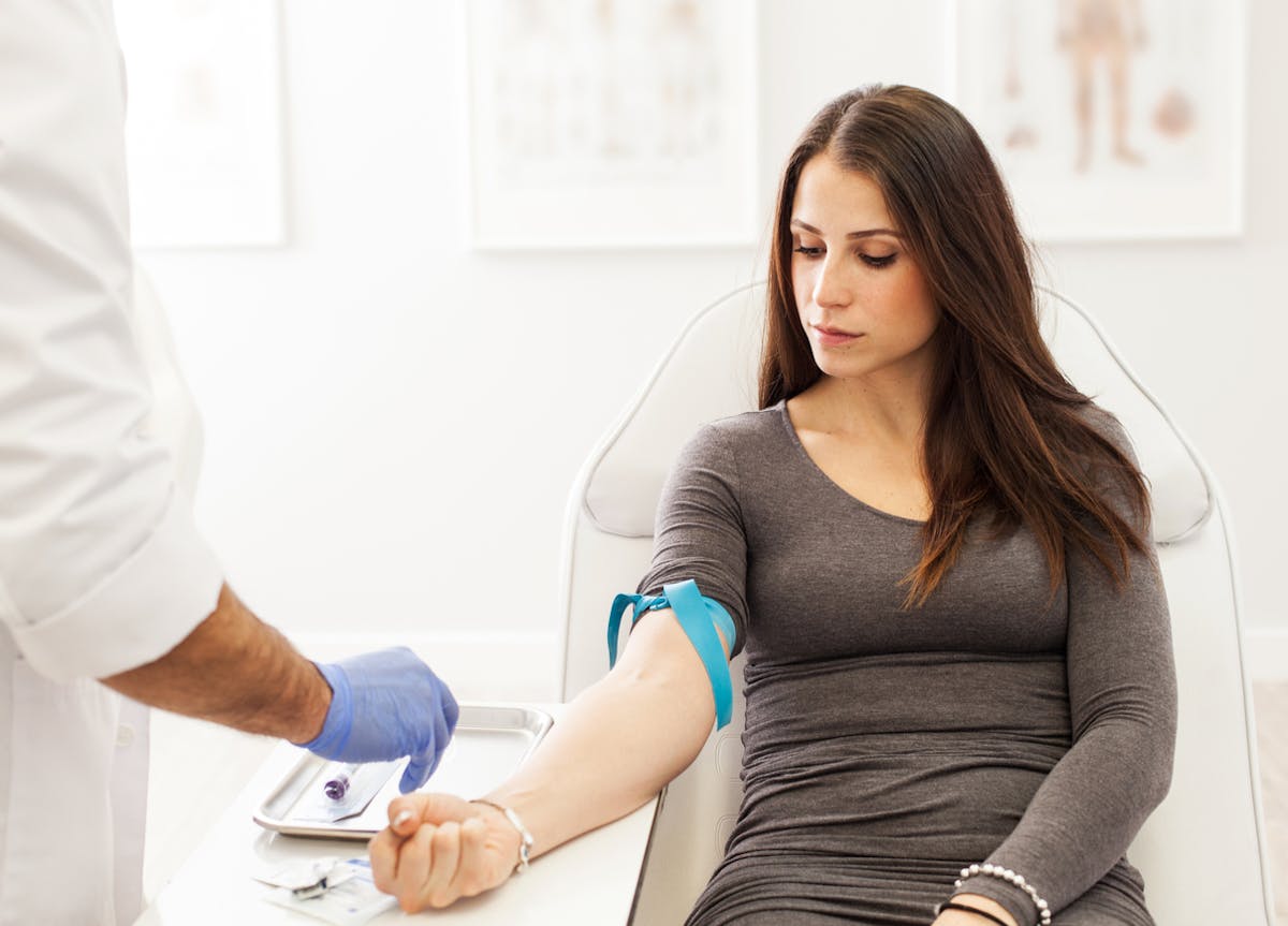 Prise de sang de grossesse : pourquoi et quand la faire ? | Santé ...
