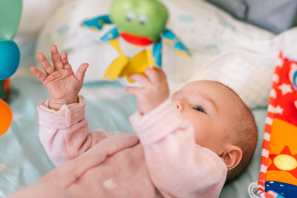 Activités manuelles bébé 18 mois : nos idées 