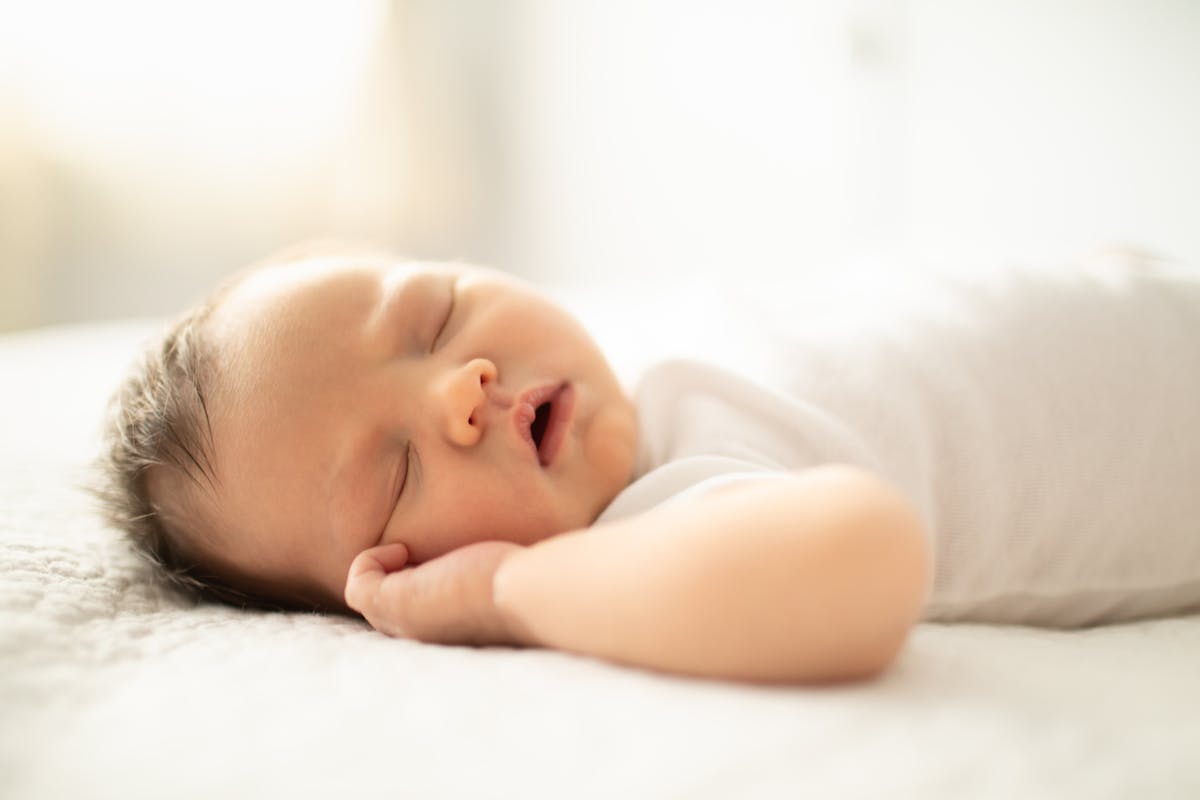 Bébé a 12 mois (1 an) : son sommeil, son alimentation, les soins