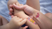 Pourquoi il faut éviter les tatouages temporaires chez les enfants