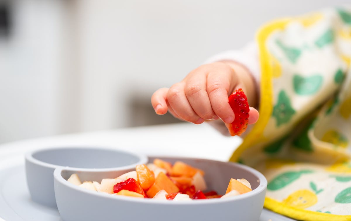 Repas de bébé : comment limiter les pesticides et les nitrates ?