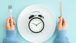 La chrononutrition : manger au bon moment pour mincir plus facilement