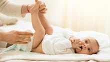 Couleurs des selles chez bébé : comment les interpréter ?