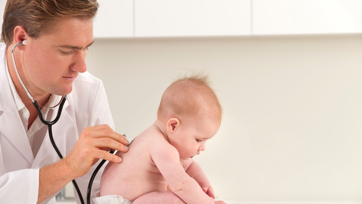 Coqueluche Chez Le Bebe Symptomes Traitement Et Prevention Sante Magazine Coqueluche Chez Le Bebe Symptomes Traitement Et Prevention Sante Magazine