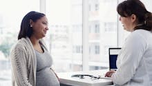 Enceinte et séropositive : quels conseils pour une grossesse sereine ?