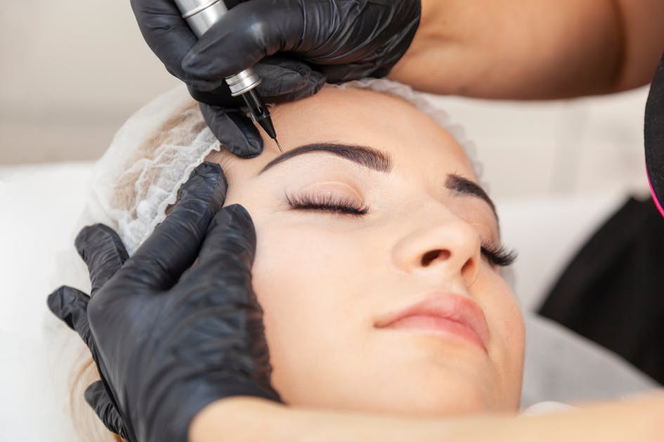 Maquillage permanent des sourcils : ce qu'il faut savoir sur le microblading et le microshading | Santé Magazine