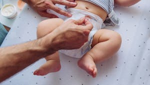 Erythème fessier du nourrisson : quand le siège de bébé voit rouge