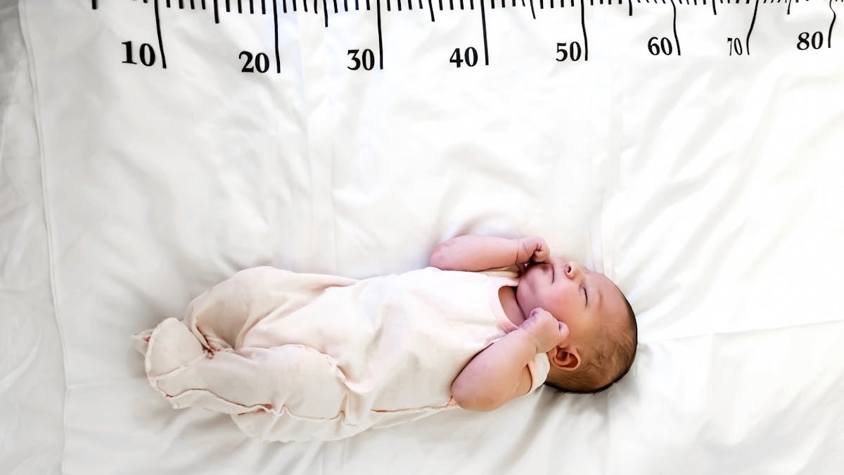 suivi de la croissance d'un bébé, mesure de sa taille