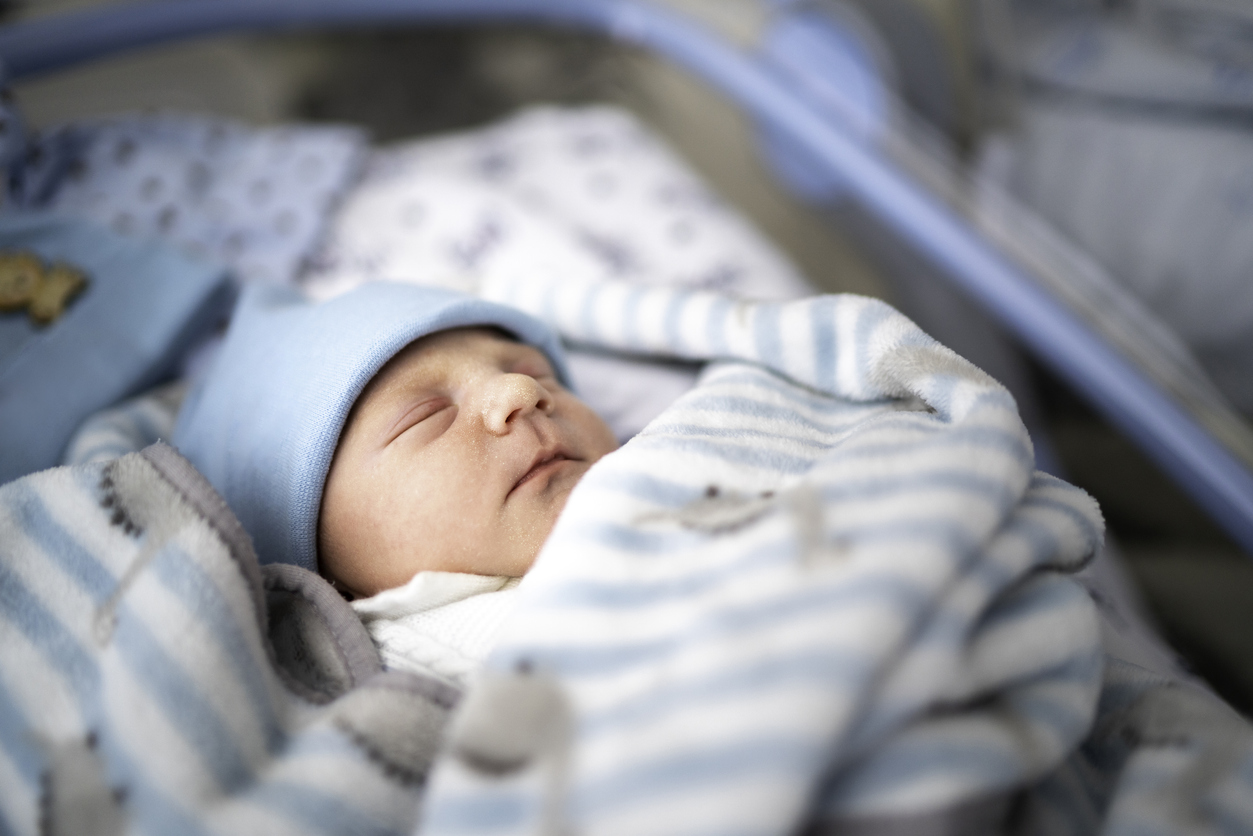 Bebe Sirene Une Femme Accouche En Angleterre D Un Bebe Ne Coiffe Sante Magazine