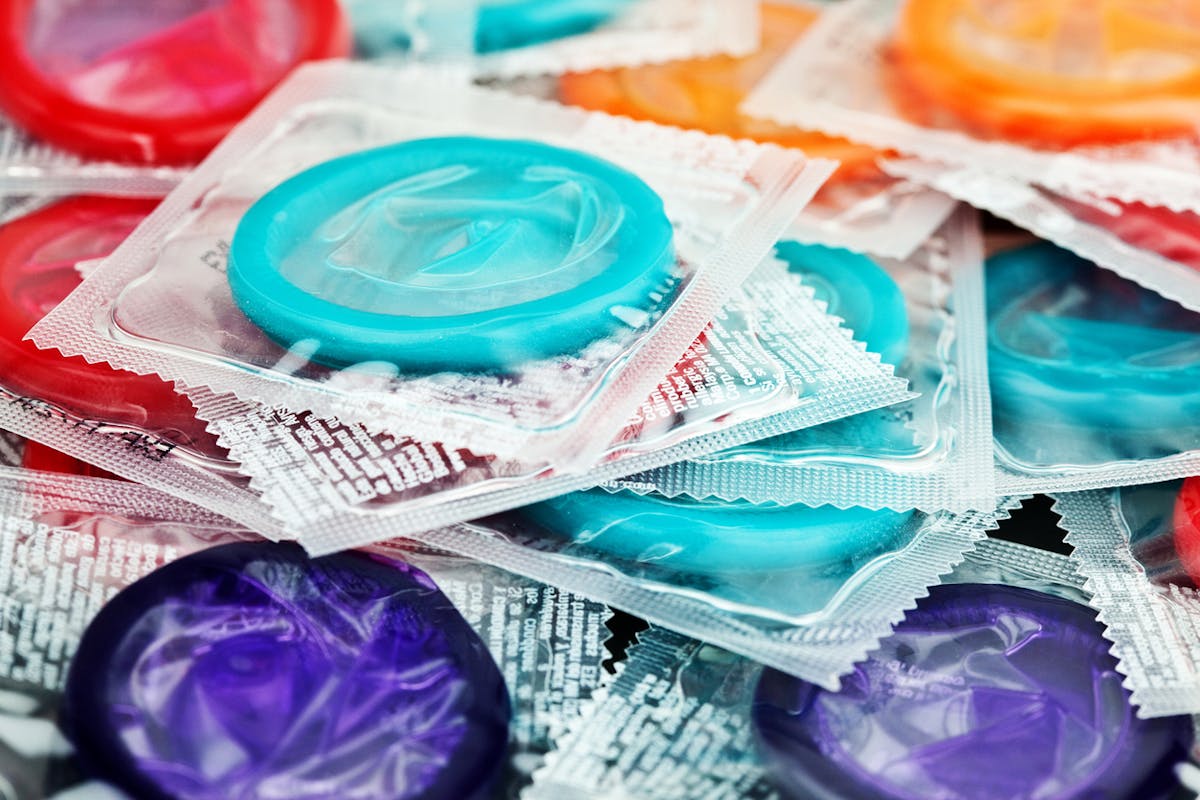 Allergie au latex : symptômes ? alternatives au préservatif ...