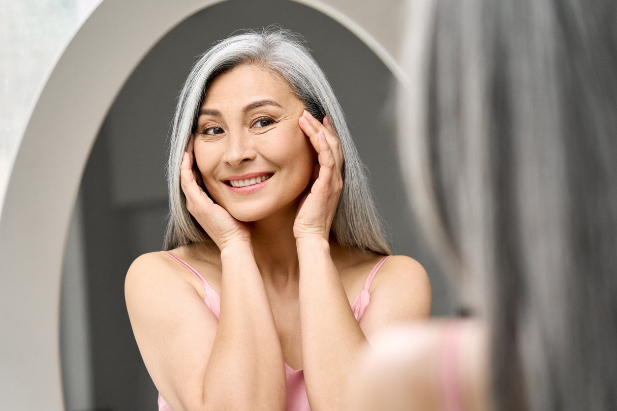 Ménopause les routines beauté pour prendre soin de son corps Santé Magazine image photo