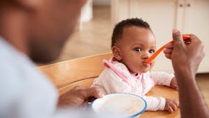 Alimentation de bébé de 4 à 6 mois : bienvenue dans la diversification