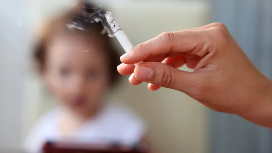 Tabagisme passif : Plus de 96 % des enfants prsentent des traces de nicotine sur les mains ! | Sant Magazine Tabagisme passif : Plus de 96 % des enfants prsentent des traces de nicotine sur les mains ! | Sant Magazine