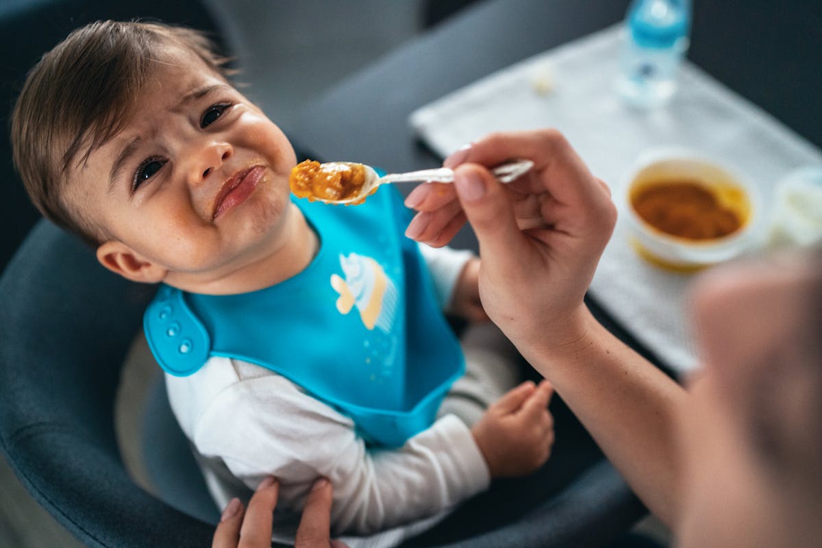 Alimentation Bébé 12 mois : Que faire si bébé refuse un ingrédient