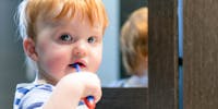 Bébé : quand et comment lui brosser les dents ?