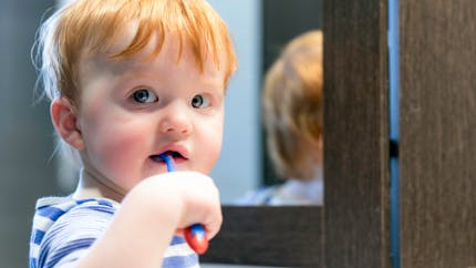 Bébé : quand et comment lui brosser les dents ?