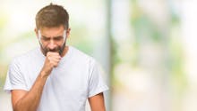 Comment se manifeste l'asthme allergique et quel traitement ?