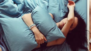 Qu’est-ce que l’insomnie menstruelle, qui touche certaines femmes pendant leurs règles ?
