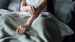 Comment reconnaitre l'Urticaire : plaques rouges, gonflées et qui ...