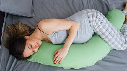Peut-on dormir sur le ventre enceinte ?