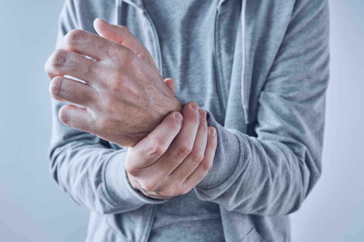 Tendinite du poignet : Symptômes, causes et traitements