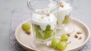 Trifle de raisin blanc et noix