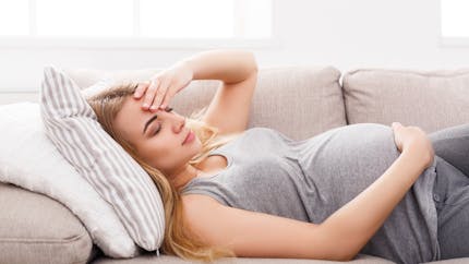 Maux de tête pendant la grossesse : d'où viennent-ils et comment les soulager ? 