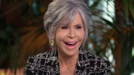 "Je suis très consciente que je suis proche de la mort" : Jane Fonda accepte de vieillir sans peur
