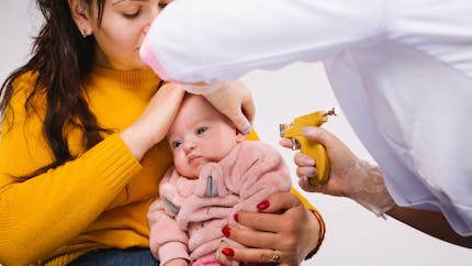 Percer les oreilles de bébé : bonne ou mauvaise idée ?