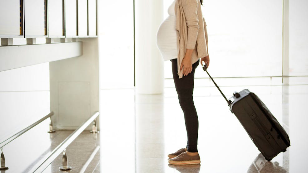 Prendre l'avion enceinte, c'est toujours possible? Santé Magazine