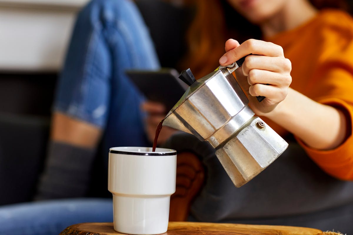 Café : la forme de la tasse influence-t-elle le goût ?