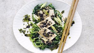 Salade tiède d’épinards au tofu
