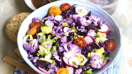 Salade veggie au chou-fleur violet