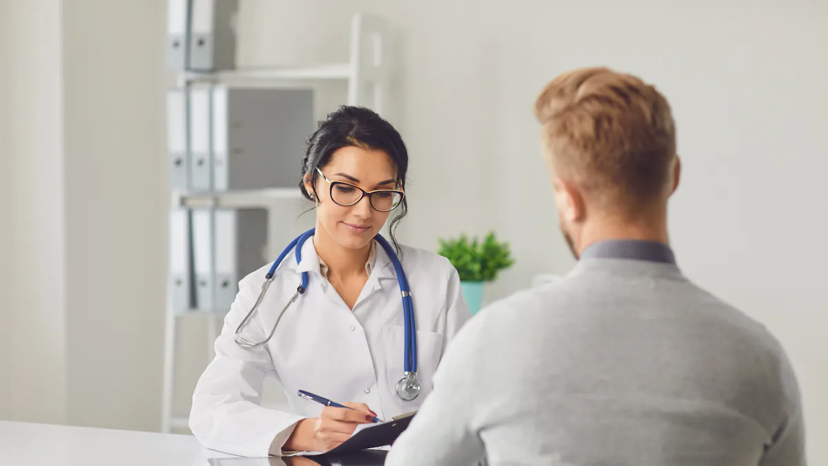 Un jeune homme consulte parce que son sperme devient jaune