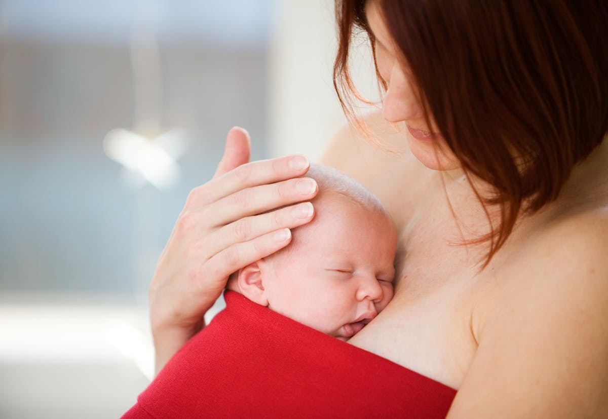 Le peau à peau, essentiel pour bébé dès sa naissance - Doctissimo