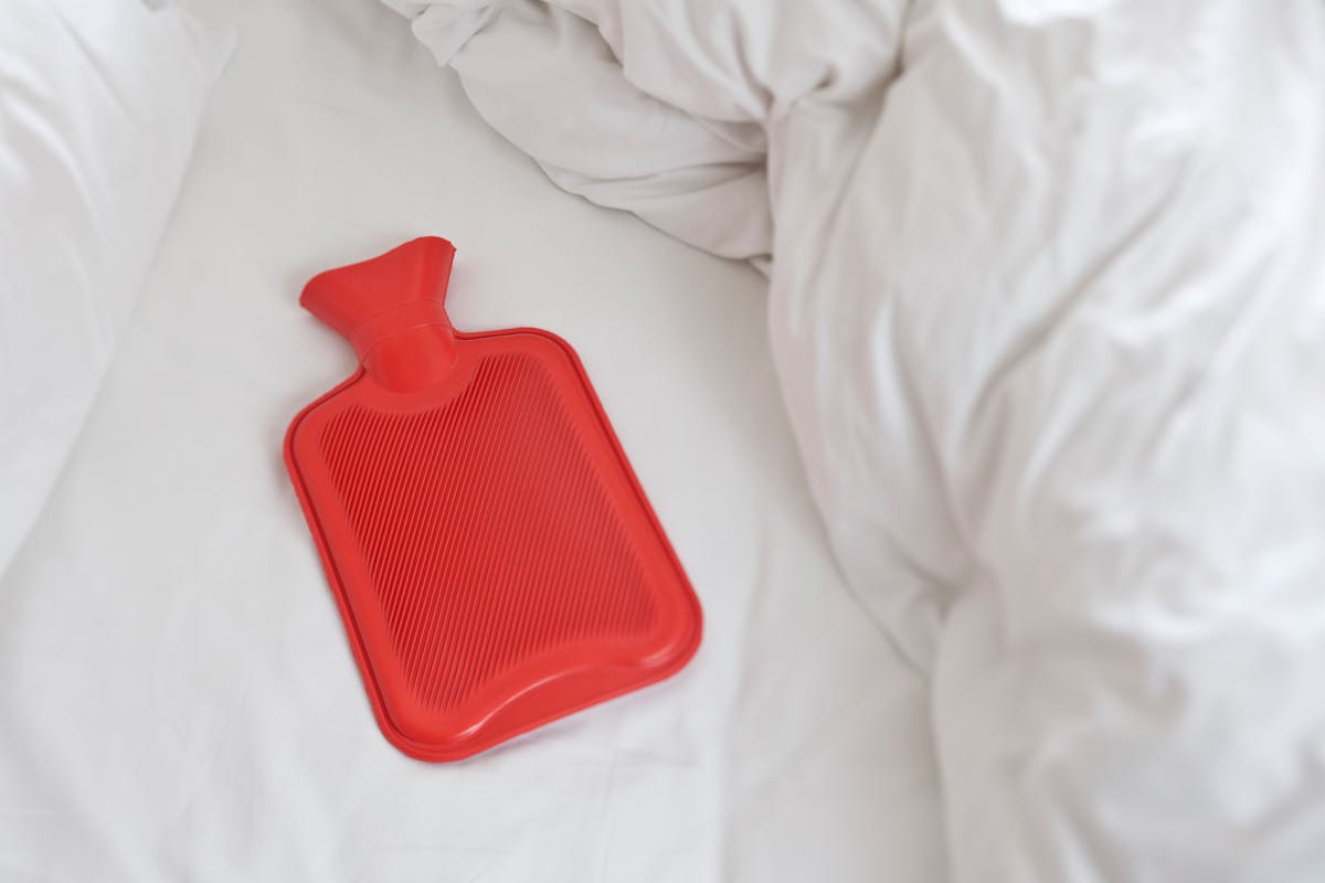 Peut-on dormir avec une bouillotte ? Y a-t-il des risques pour la santé et  comment les éviter ?