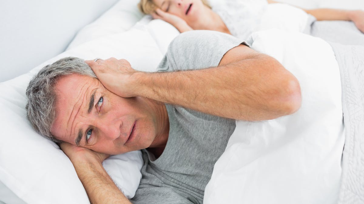 Apnée du sommeil et ronflements à la ménopause : la faute à la chute hormonale