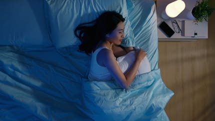 Pourquoi vous ne devriez pas avoir votre téléphone sur votre table de chevet quand vous dormez