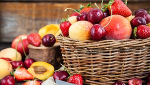 Selon une étude, manger plus de fruits par jour éloigne la dépression