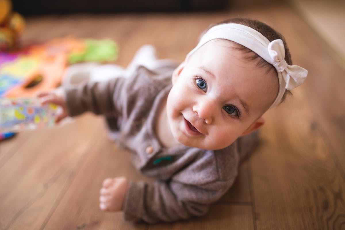 Bébé a 6 mois : quels sont ses progrès ?