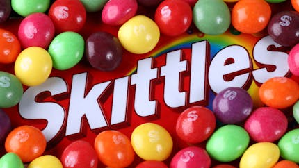 Pourquoi les bonbons Skittles seront bientôt déclarés "impropres à la consommation"