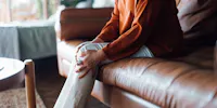 Douleurs articulaires : les compléments alimentaires sont-ils efficaces ? 1 douleur articulaire traitement naturel.jpg?auto=format%2Ccompress&crop=faces&cs=tinysrgb&fit=crop&h=100&ixlib=php 4.1