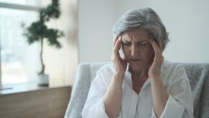 Seniors : une infection à la Covid-19 augmenterait le risque de développer la maladie d’Alzheimer 
