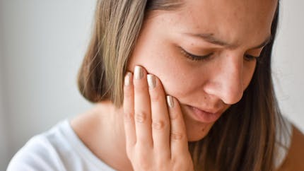 Comment soulager une douleur à la mâchoire ? 