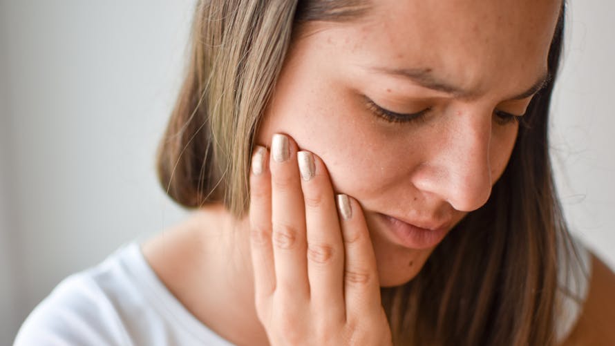 Mal à la mâchoire : 6 solutions pour soulager la douleur | Santé ...