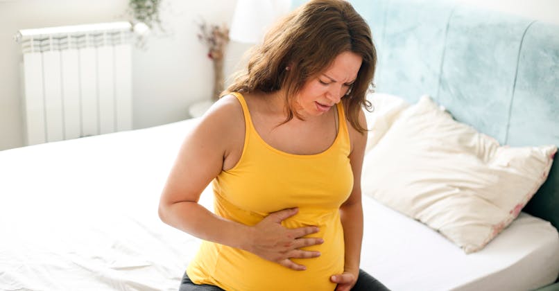 Une femme enceinte souffre d'une intoxication alimentaire 