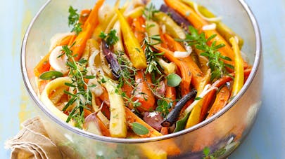 Salade tiède de carottes anciennes aux herbes fraîches