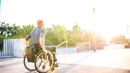 Un traitement expérimental permet à des malades en fauteuil roulant de remarcher