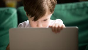 Dangers du net : des chercheurs appellent à un effort collectif pour aider les enfants à devenir résilients